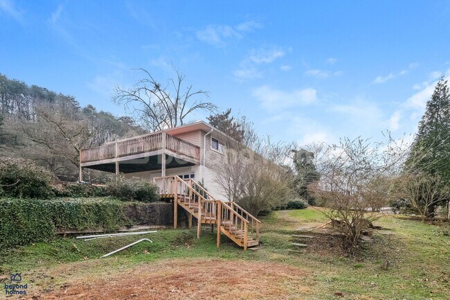 Building Photo - Move-In Ready Ranch with Huge Garage & Finished Basement