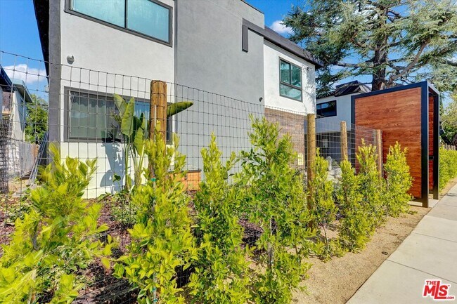 Building Photo - 5726 Woodman Ave