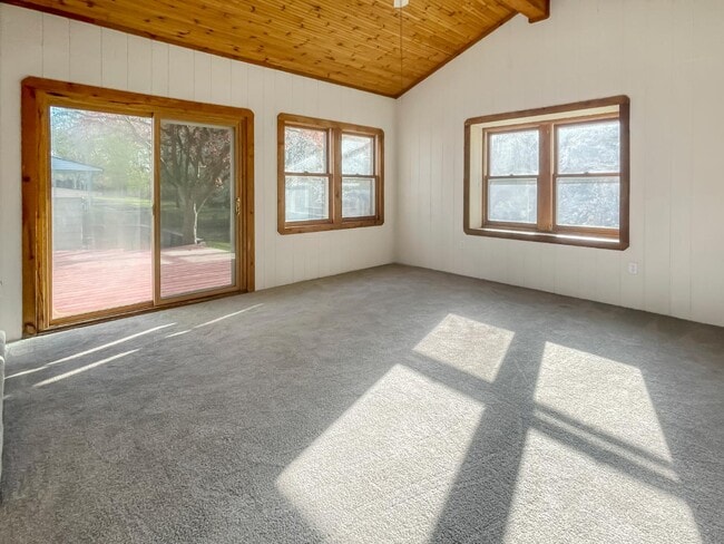 Building Photo - 6643 Buck Creek Ave SW