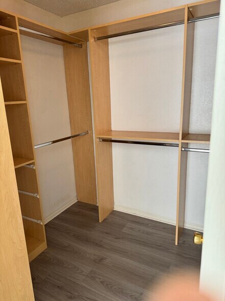 Building Photo - 37413 Norwich Dr