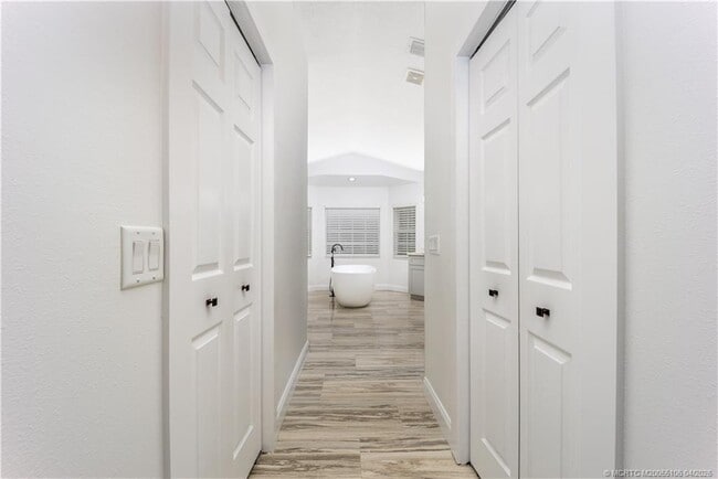 Building Photo - 5936 NW Brenda Cir