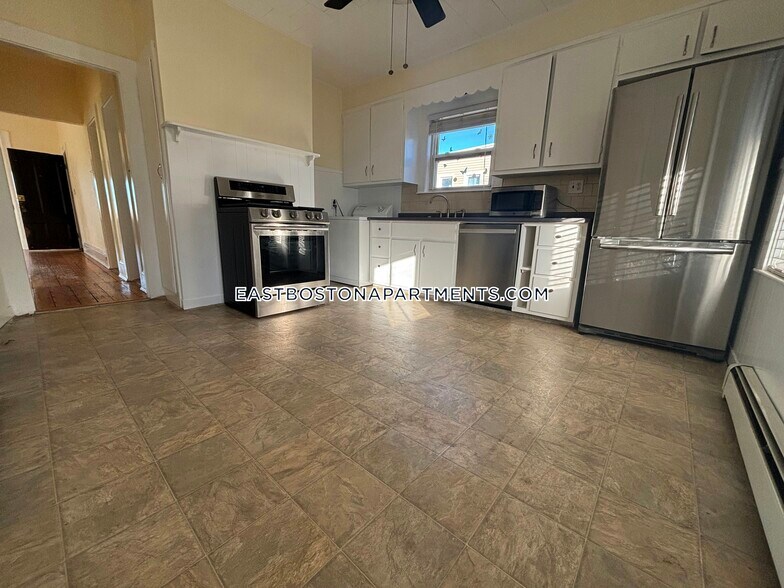 Building Photo - 33 Falcon St