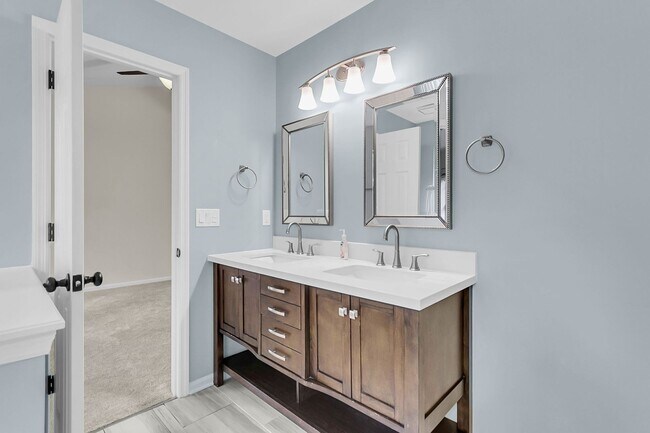 Building Photo - Coastal Convenience in the Heart of Mount Pleasant