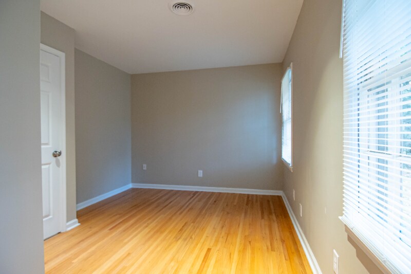 Building Photo - 895 Greg Dr