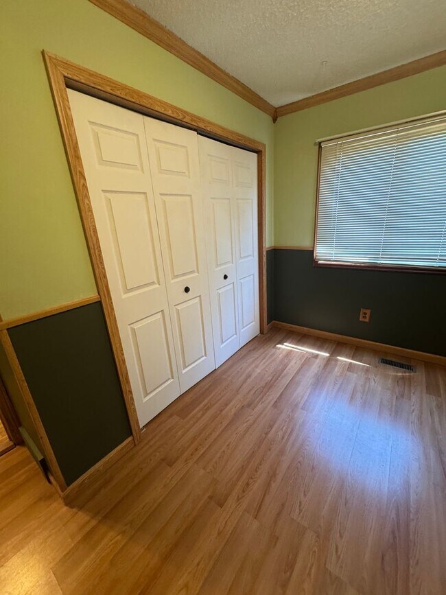 Building Photo - Westmoor West Home