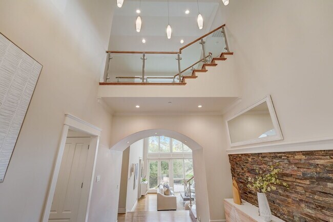 Building Photo - 140 Emerald Estates Ct