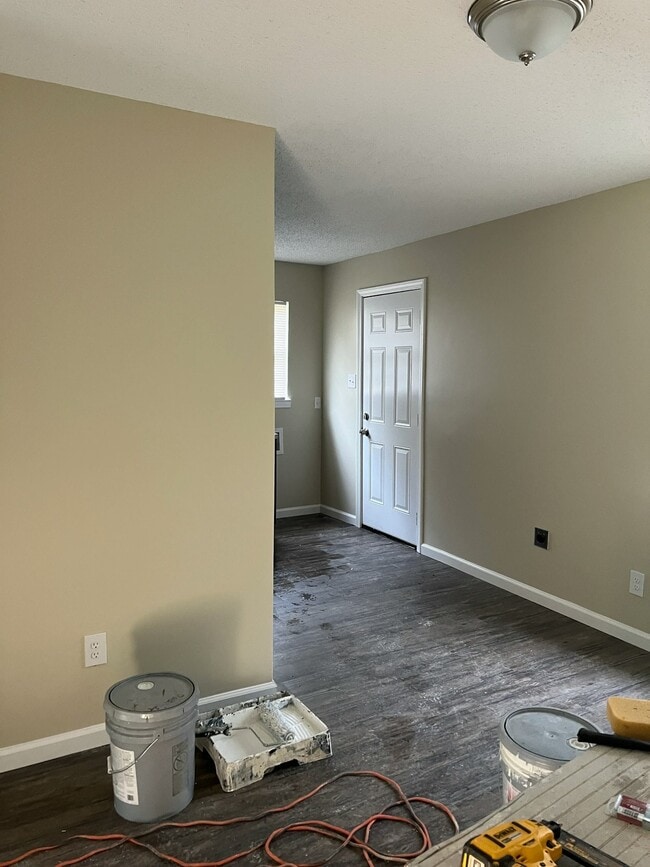 Building Photo - 4551 Sunny View Dr