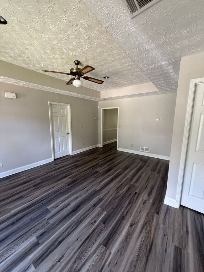 Building Photo - Cozy 3 bedroom 2 bath ranch duplex!
