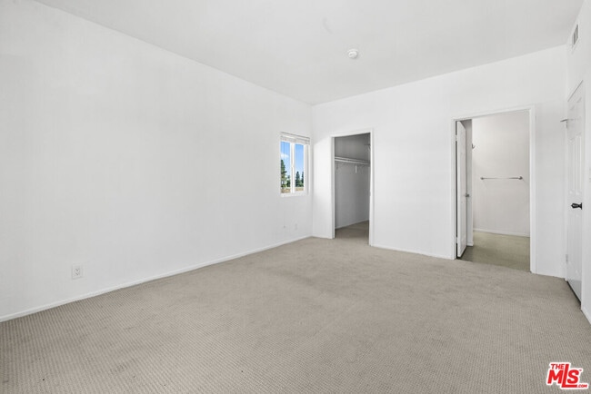 Building Photo - 12621 Washington Pl