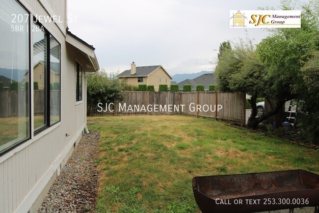 Building Photo - Five Bedroom 2 bath home for rent in Enumclaw
