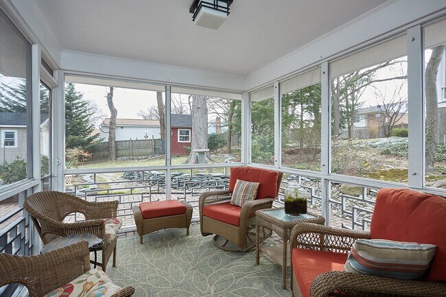 Building Photo - Silver Spring splendor with yard care INCL...