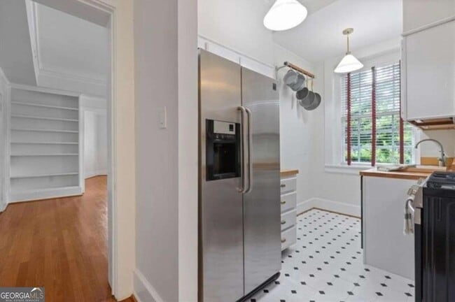 Building Photo - 1 S Prado NE