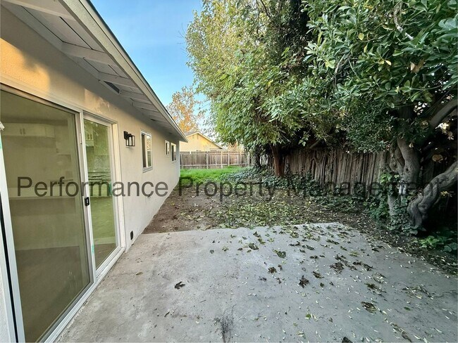 Building Photo - 3401 Squire Ln