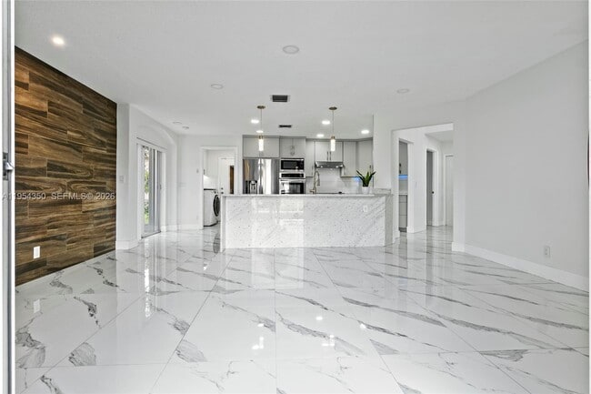 Building Photo - 6357 Brava Way