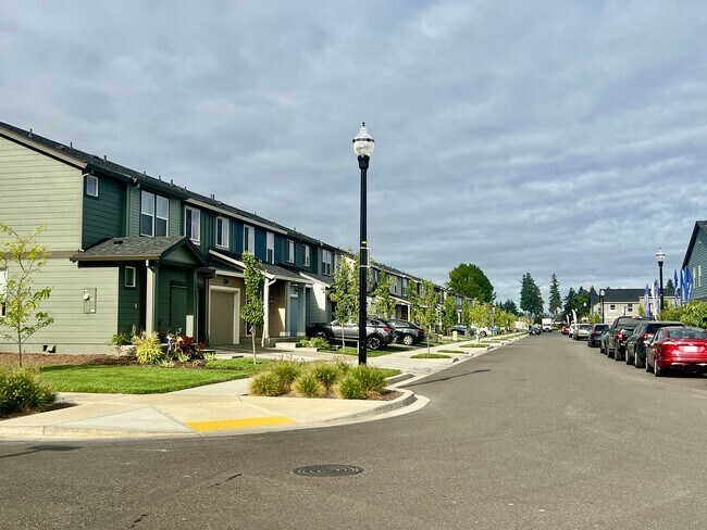Building Photo - FREE RENT New Beauty! Location, location!!...