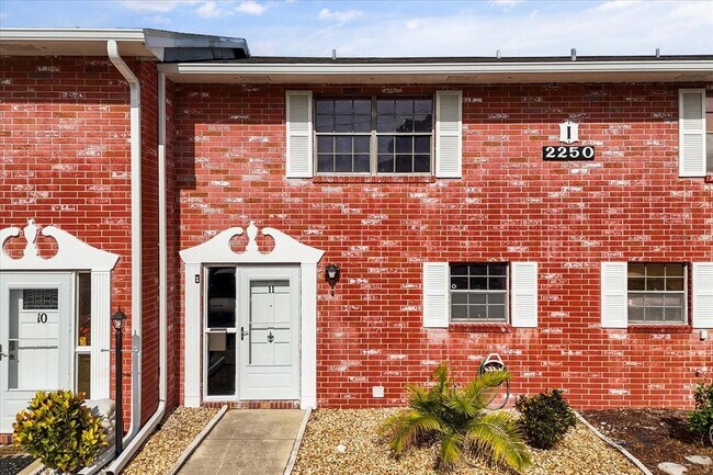 Primary Photo - 2250 S Palmetto Ave