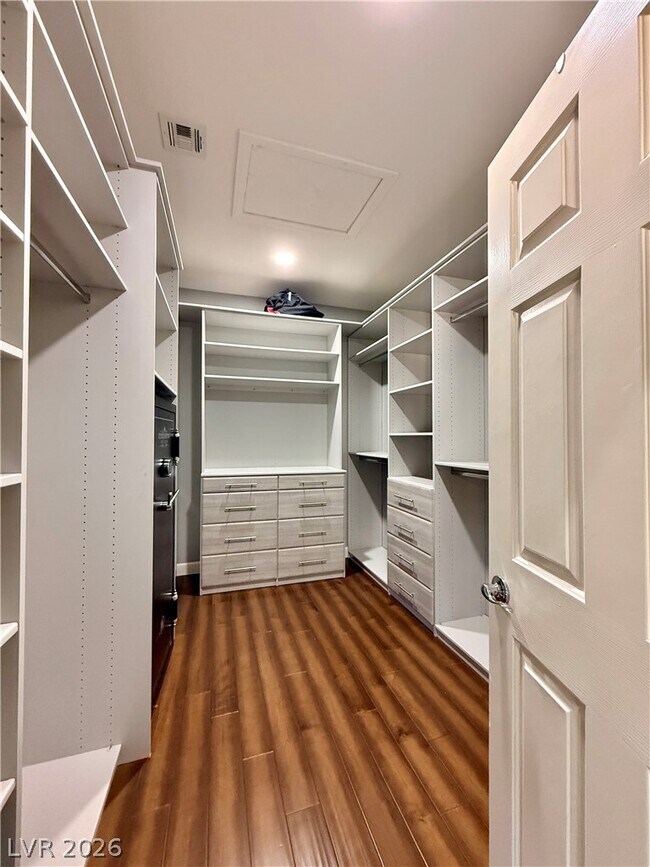 Building Photo - 8565 Hogan Falls Cir