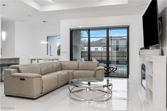 Building Photo - 331 NE 7th St