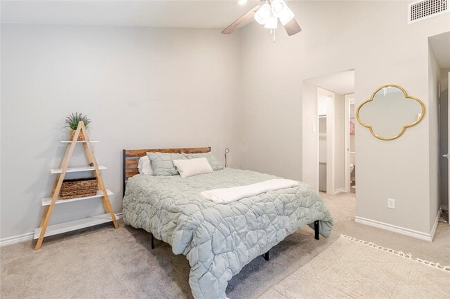 Building Photo - 6915 10 Oaks Cir