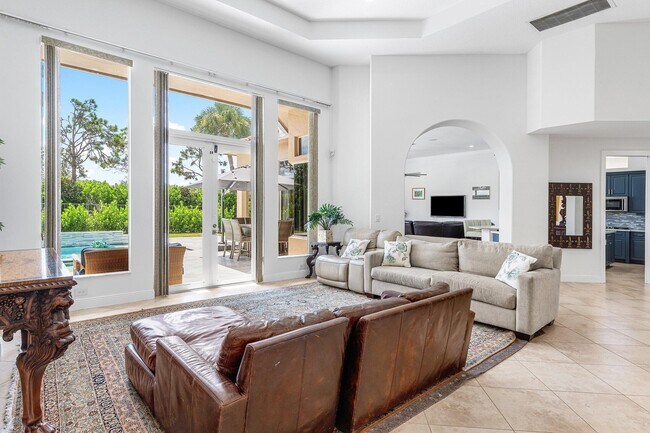 Building Photo - 3381 Lago De Talavera