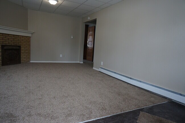 Building Photo - 326 N 10th Ave E