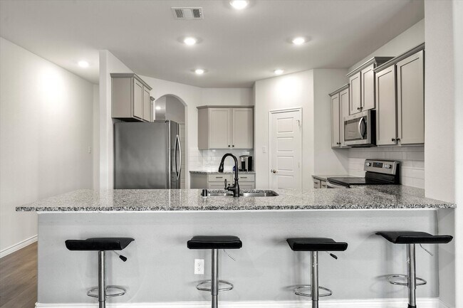 Building Photo - 137 Red Hickory Dr