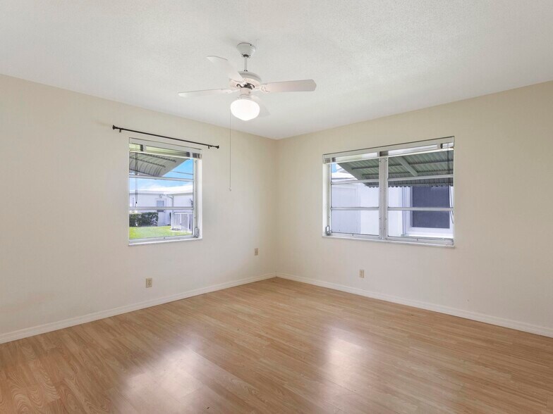 Building Photo - 127 Leisureville Blvd