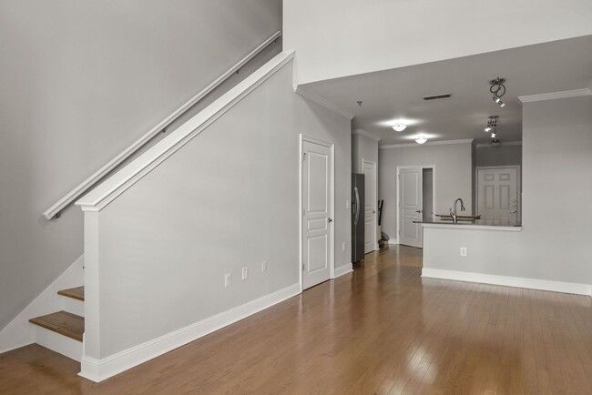 Building Photo - Spacious Music Row Condo (SPECIAL: 1/2 off...