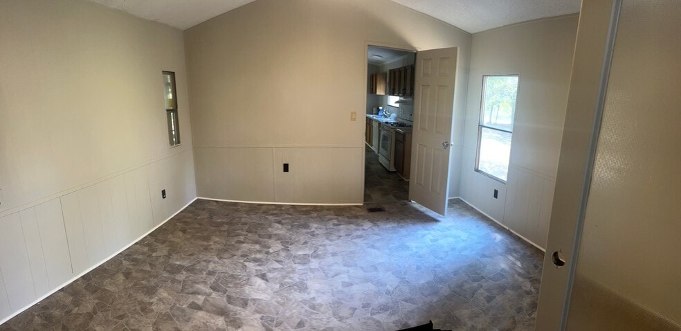 Building Photo - 1370 Yorkshire Ln