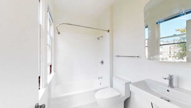 Building Photo - 509 Greenwich-