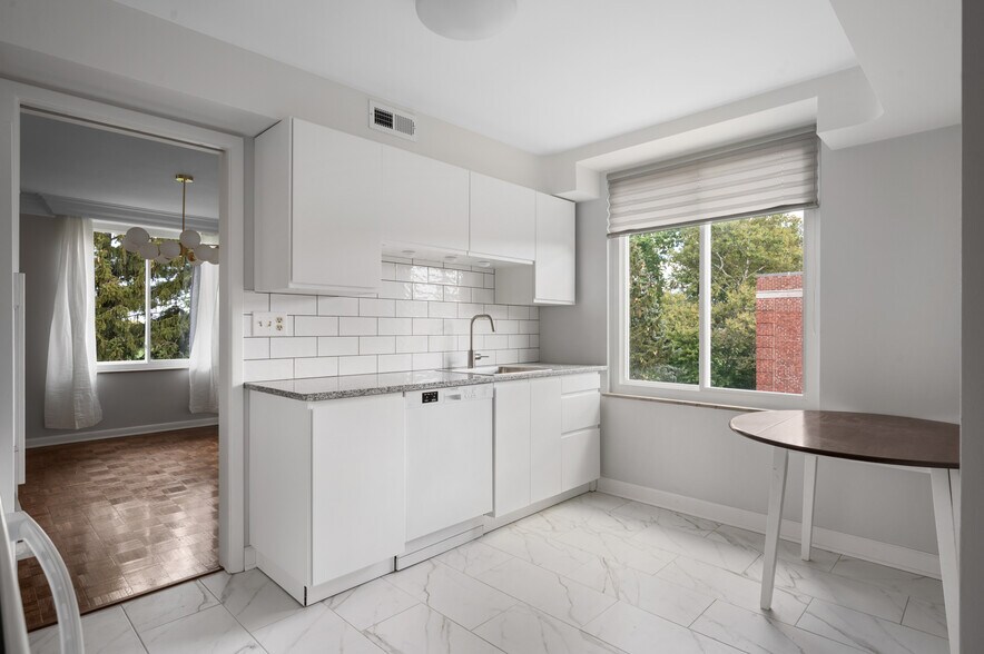 kitchen - 19425 Van Aken Blvd