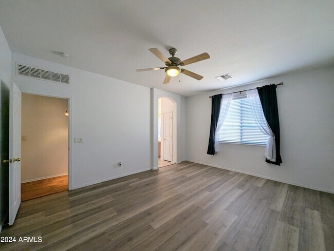 Building Photo - 1530 E Branham Ln