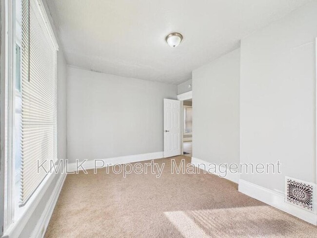 Building Photo - 635 Hazel St