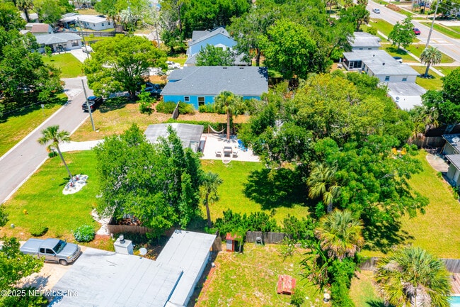 Building Photo - 1717 Sunset Dr