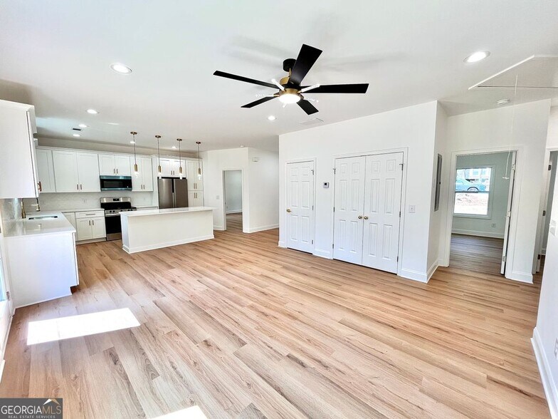 Building Photo - 204 Custer Cir