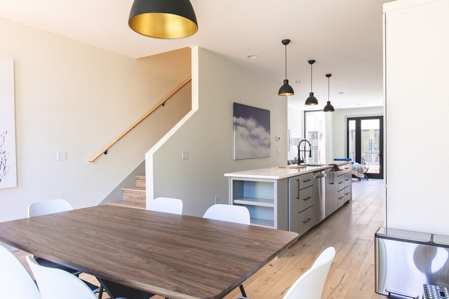 Building Photo - 315 NE Burwood Mews