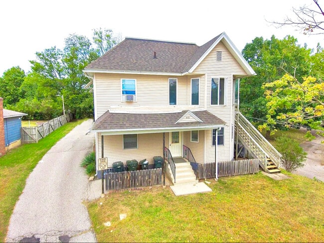 Building Photo - 611 W 12th St