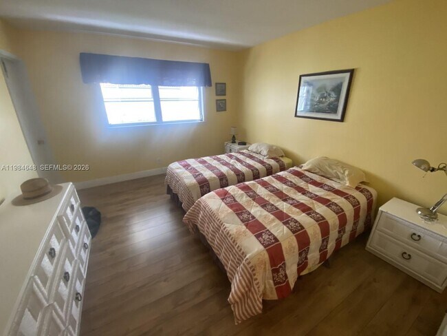 Building Photo - 200 NE 14th Ave