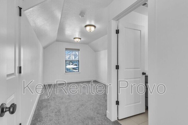 Building Photo - 275 N 600 W