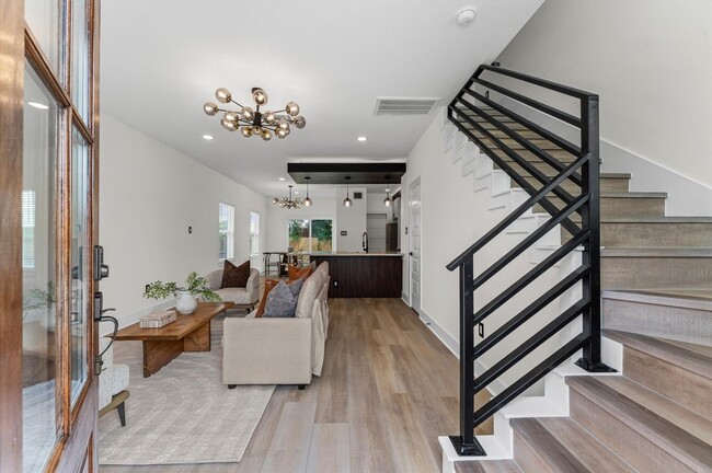 Building Photo - 8605 Amadwe St