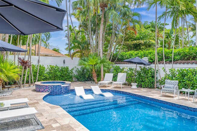 Building Photo - 2500 Hibiscus Pl