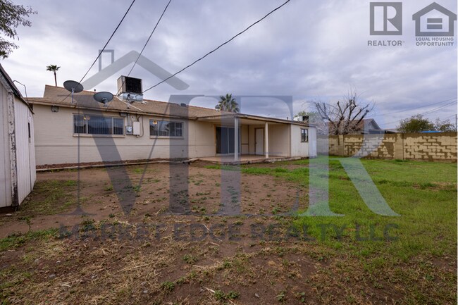 Building Photo - 5Bed/2Bath Home at 35th Ave/Cactus! $1799 ...