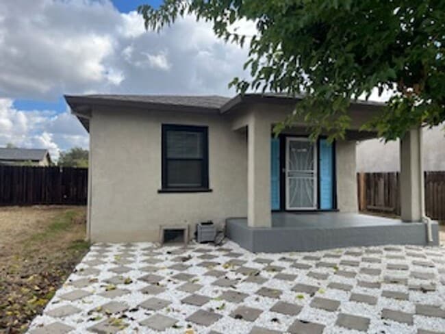 Primary Photo - ADORABLE REMODELED 2 BEDROOM DUPLEX!