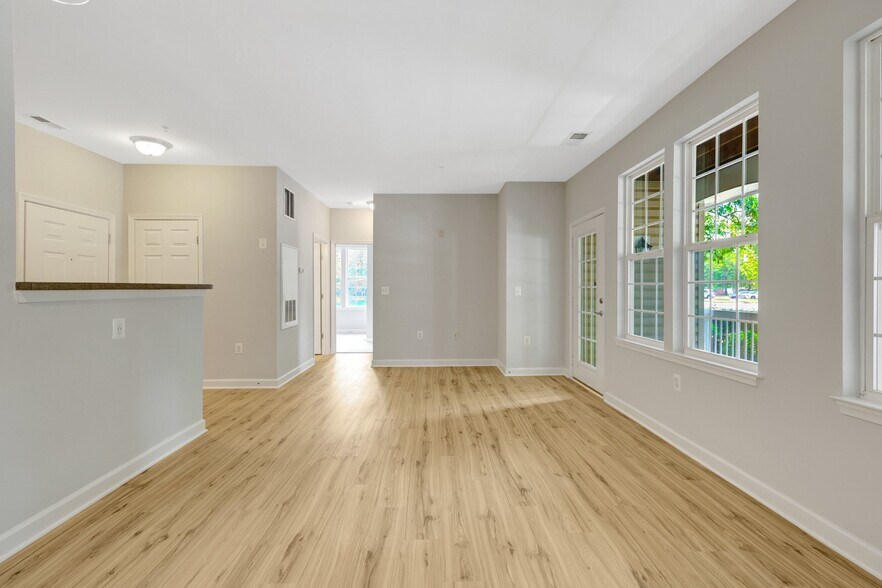 Building Photo - 42421 Rockrose Sq