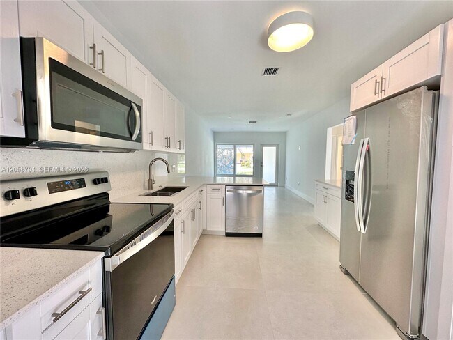 Building Photo - 12125 NE 7th Ave