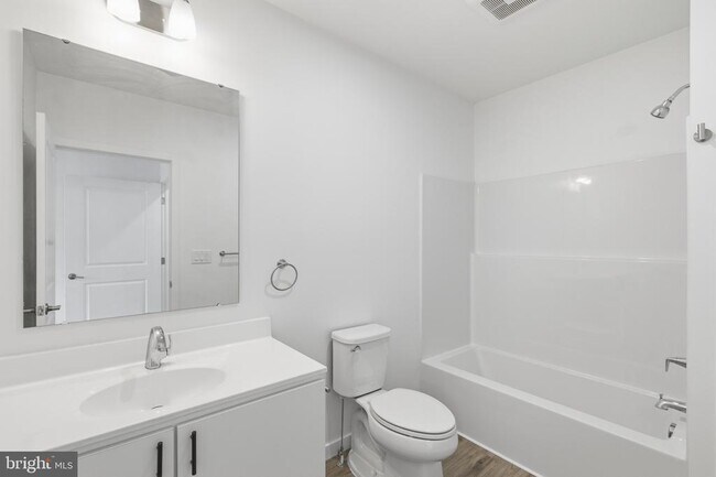 Building Photo - 915 N Broad St