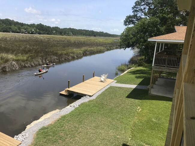 Building Photo - Fully furnished 2-bedroom house on the bayou