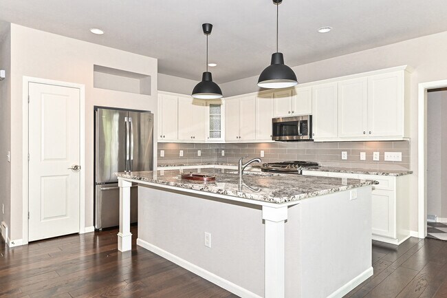 Building Photo - N60W21506 Legacy Trail