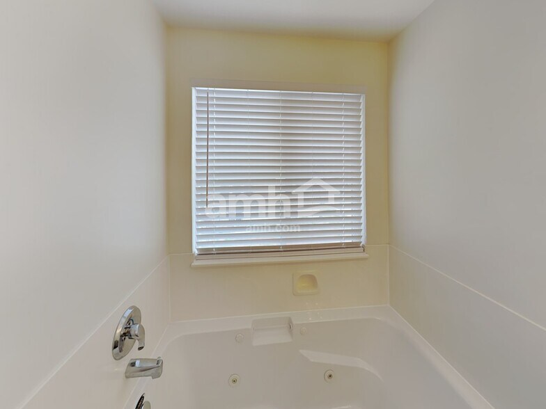 Building Photo - 2883 2415 N