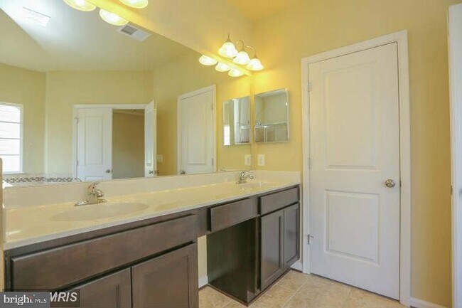 Building Photo - 262 Short Branch Rd